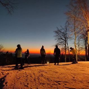 západ slunce nad sjezdovkou